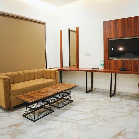 The Krati Resort And Convention Centre Барели Экстерьер фото